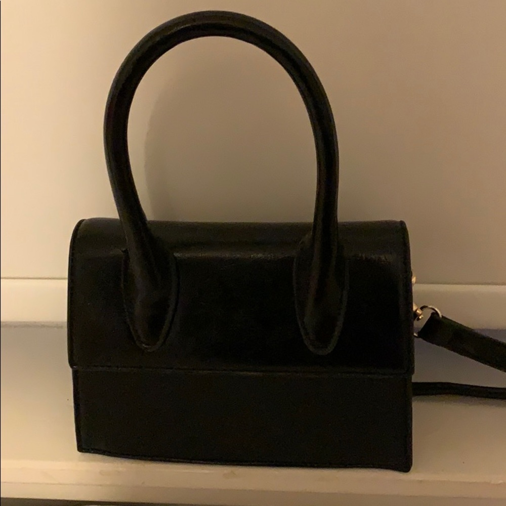 Black crossbody (jaquemus dupe)